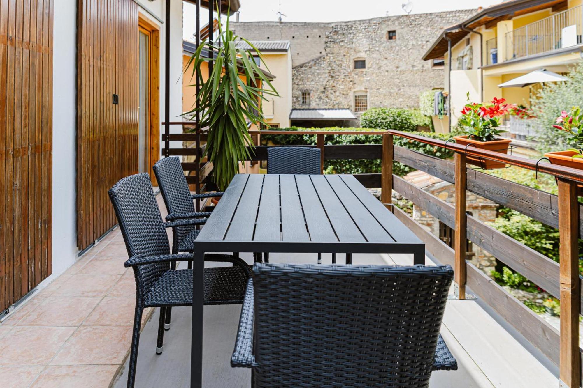 Cozy Castello Apartment มาแนร์บา เดล การ์ดา ภายนอก รูปภาพ