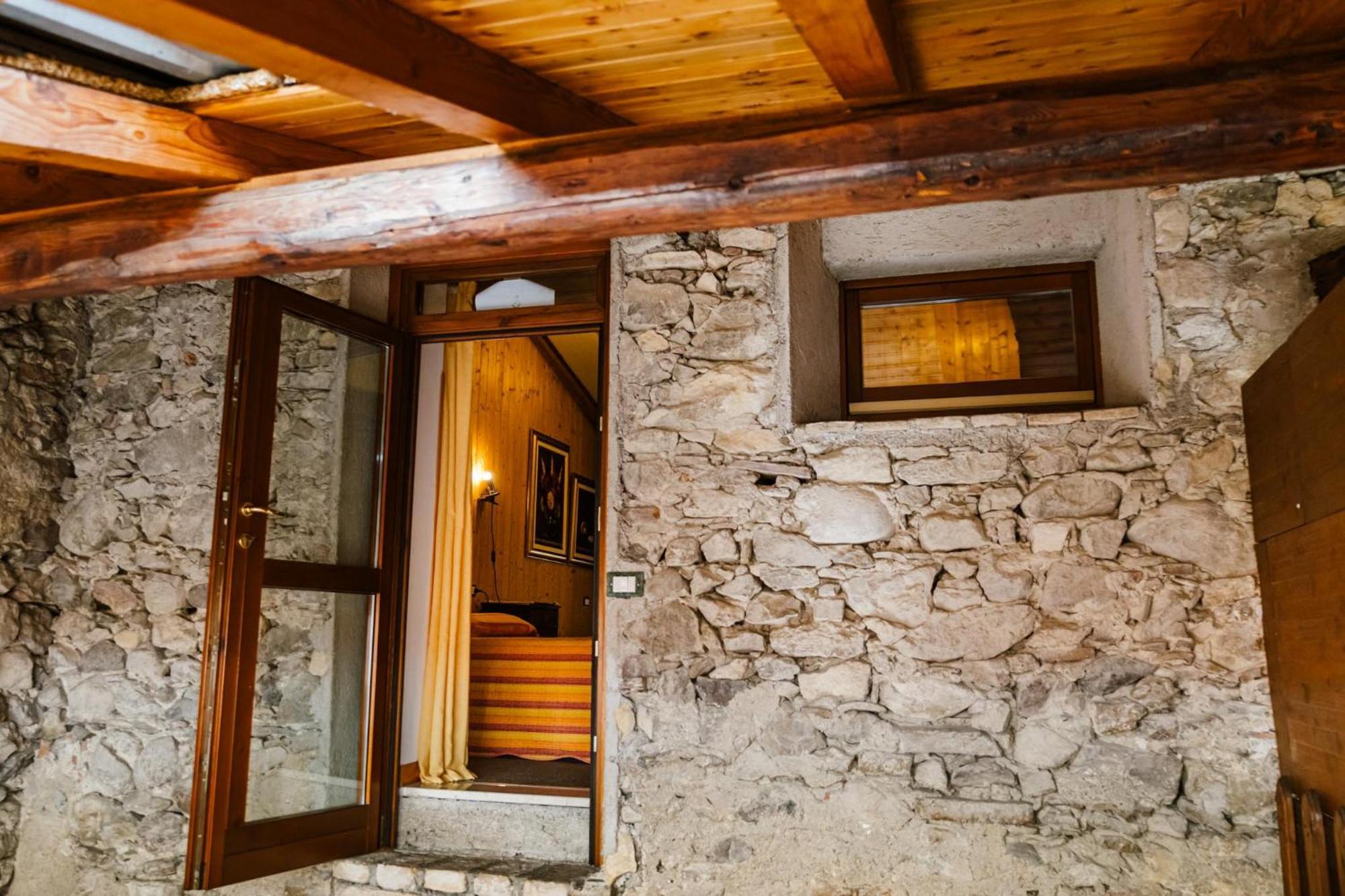 Cozy Castello Apartment มาแนร์บา เดล การ์ดา ภายนอก รูปภาพ
