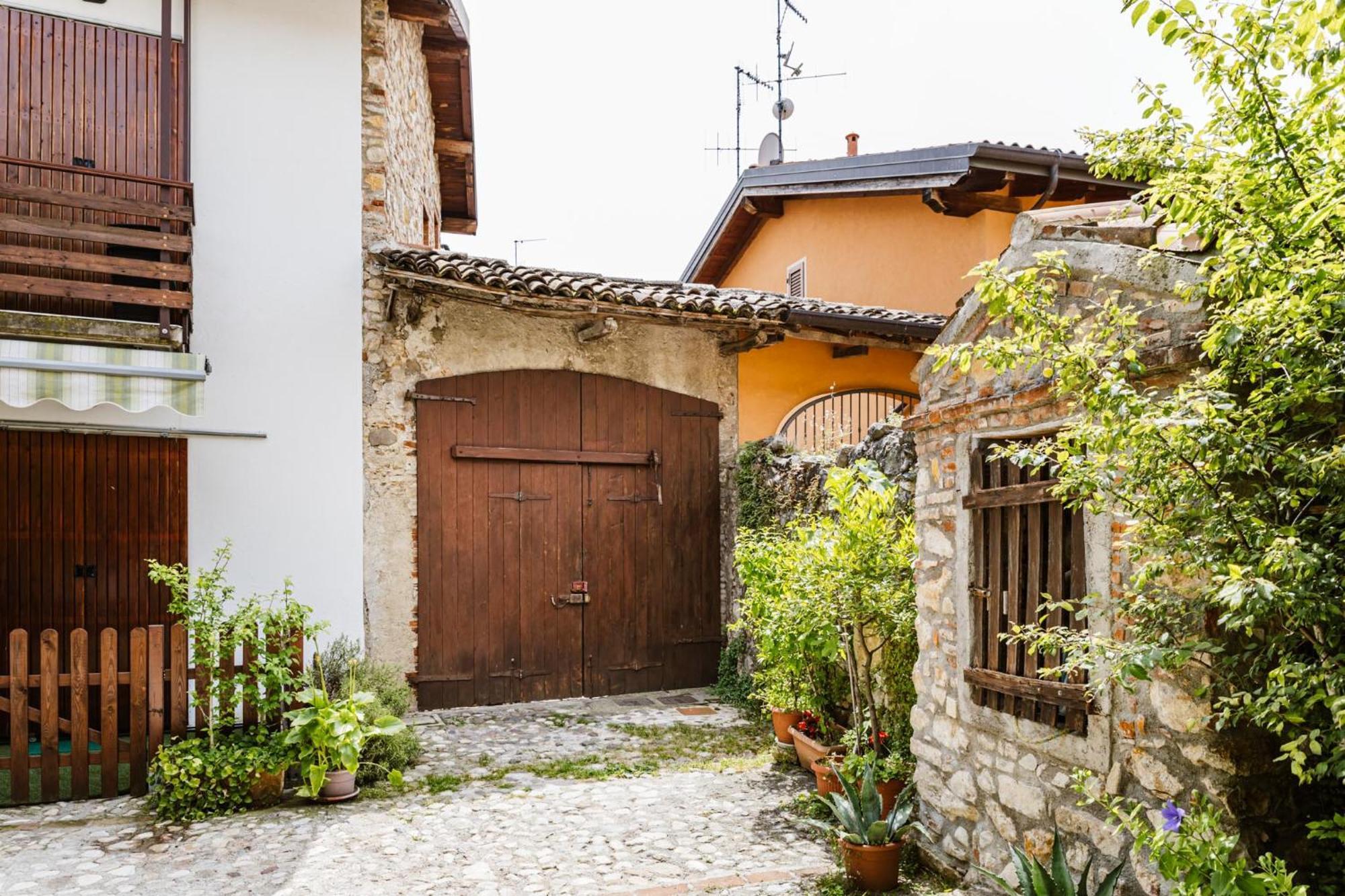 Cozy Castello Apartment มาแนร์บา เดล การ์ดา ภายนอก รูปภาพ