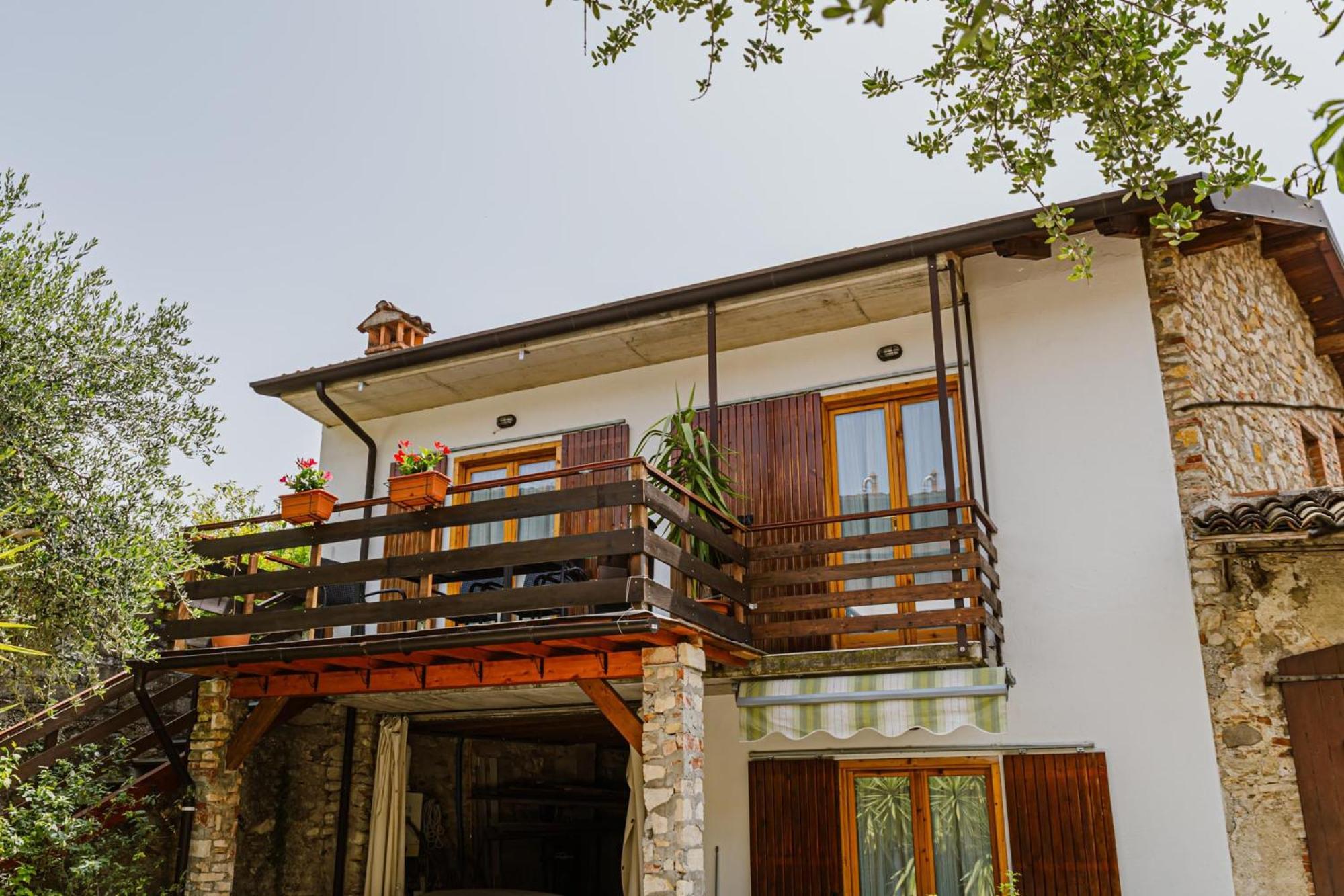 Cozy Castello Apartment มาแนร์บา เดล การ์ดา ภายนอก รูปภาพ