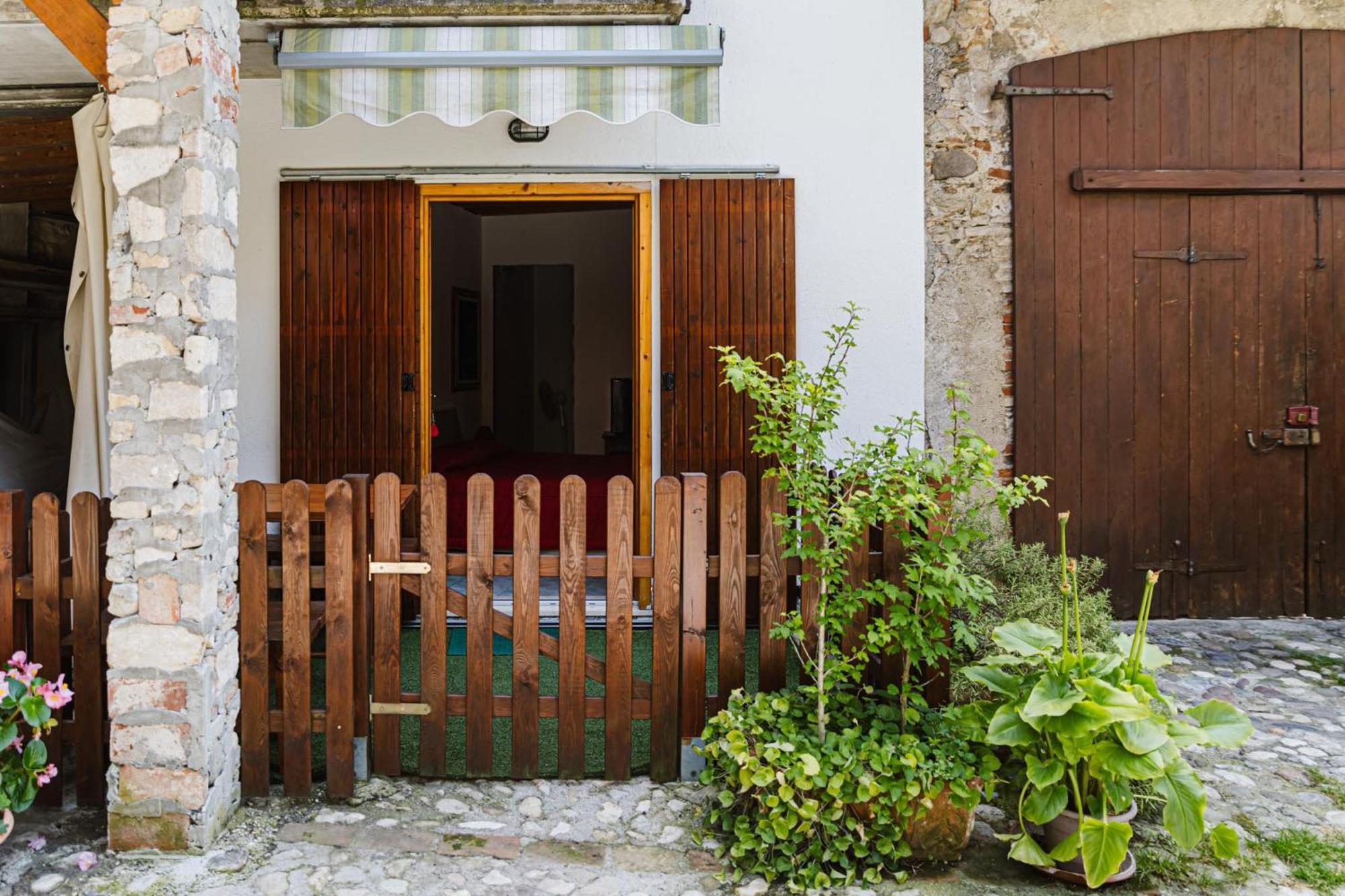 Cozy Castello Apartment มาแนร์บา เดล การ์ดา ภายนอก รูปภาพ
