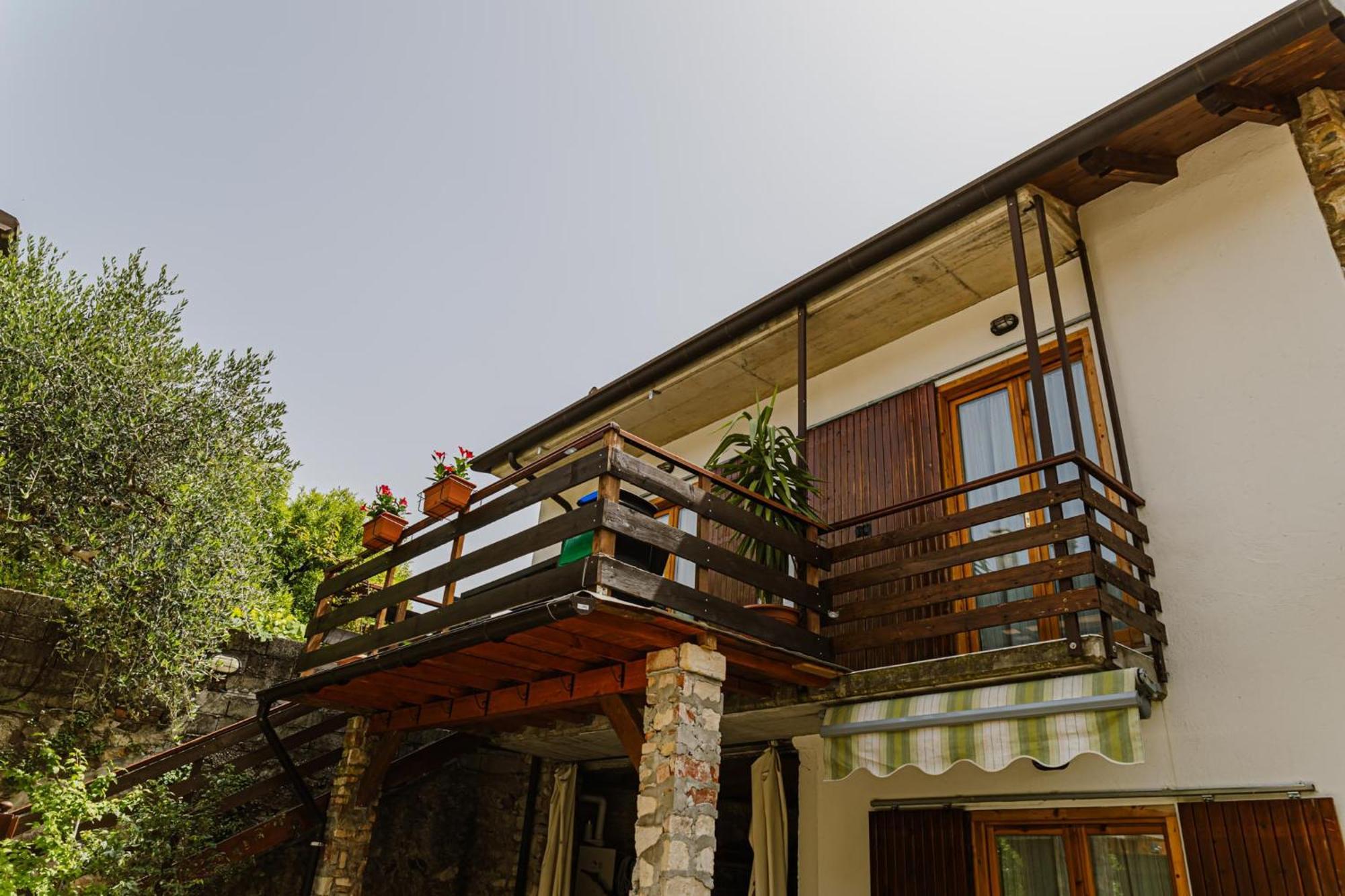 Cozy Castello Apartment มาแนร์บา เดล การ์ดา ภายนอก รูปภาพ