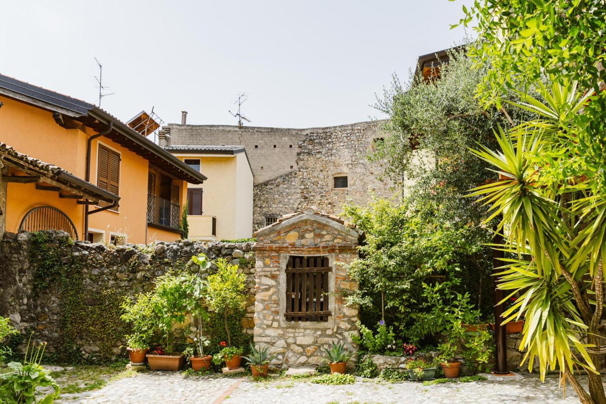 Cozy Castello Apartment มาแนร์บา เดล การ์ดา ภายนอก รูปภาพ